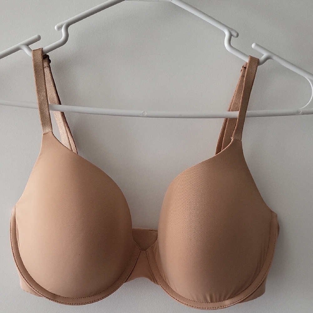 34DD Victoria's Secret Lightly Lined Tshirt Demi